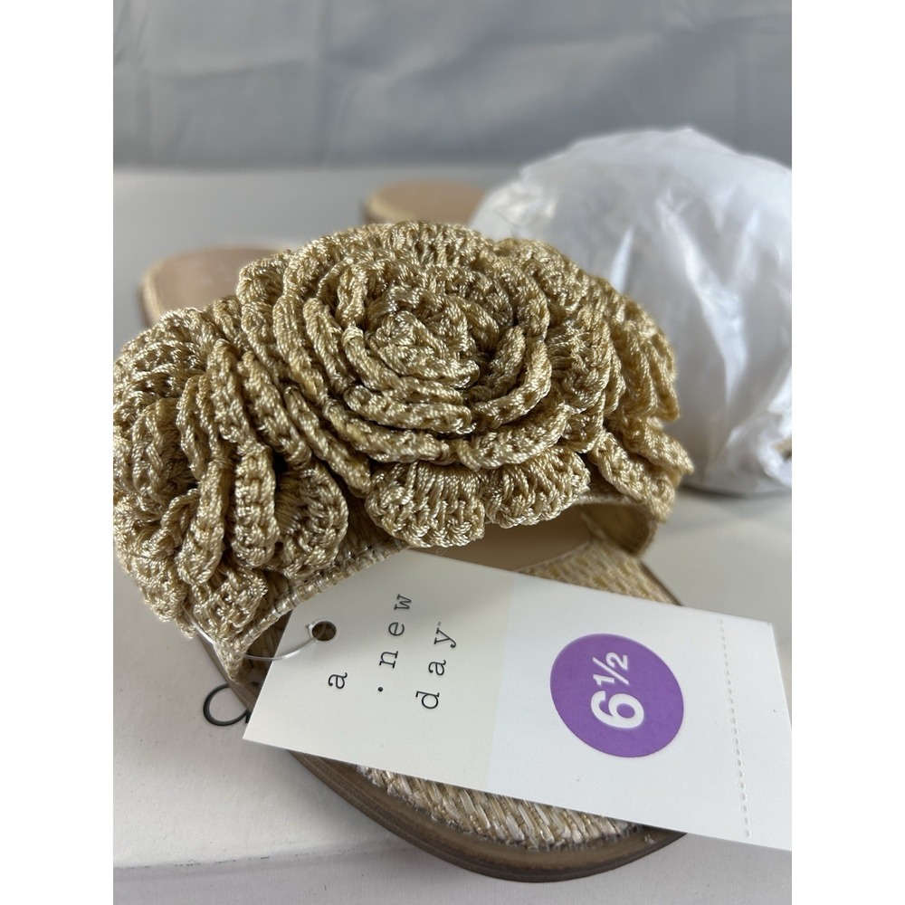 A New Day Womens Slide Sandals Size 6.5 Beige Raffia Floral Rosette Slip On NEW - Picture 2 of 9